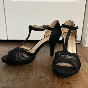 Dream Pairs Black T-Strap Lace Heels